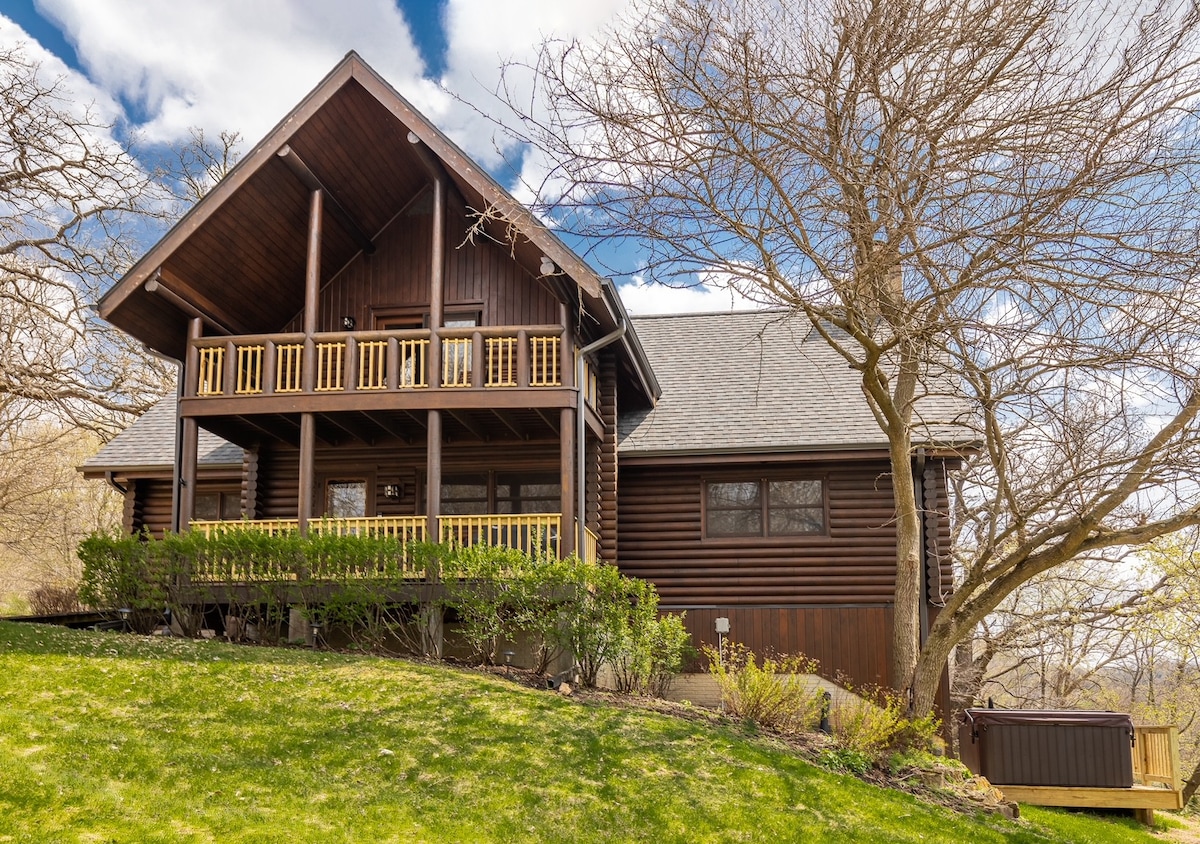 Log Home/Ht Tub/Game Rm/Firepit