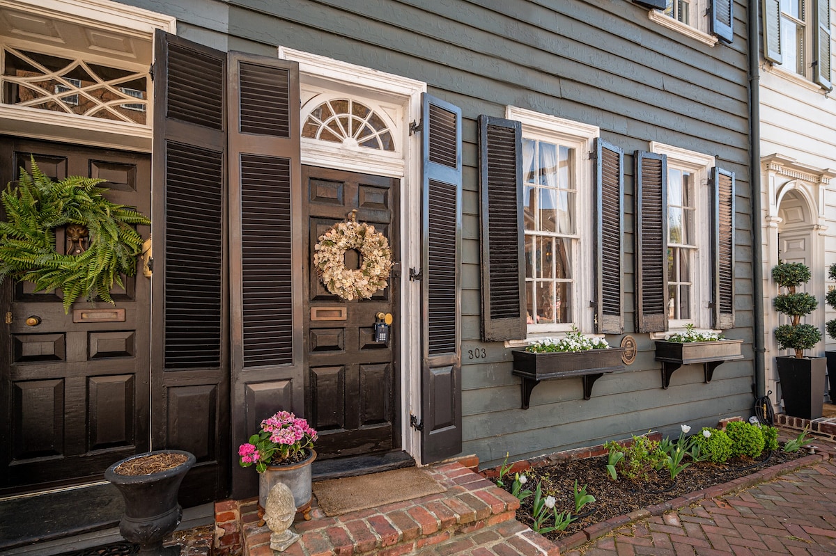 Historic Brockett's Row House