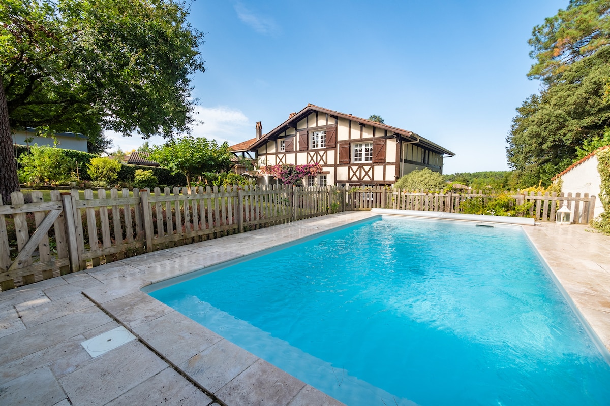 Grande maison & jardin avec piscine chauffée