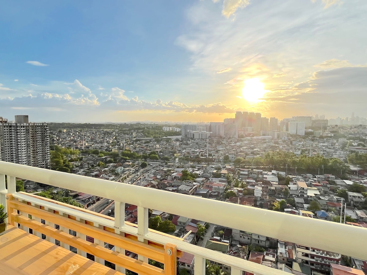Sunset View w/ King BednWI-FI at Grace Res, Taguig