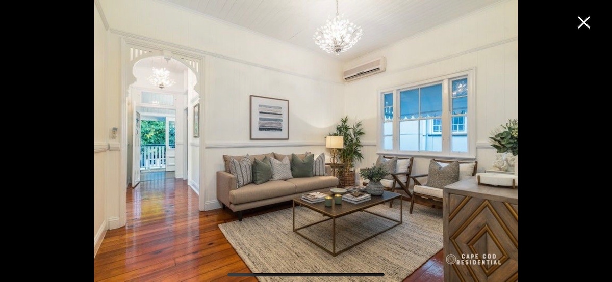 Luxury Queenslander Awaits! Sleeps 8, 3 car parks