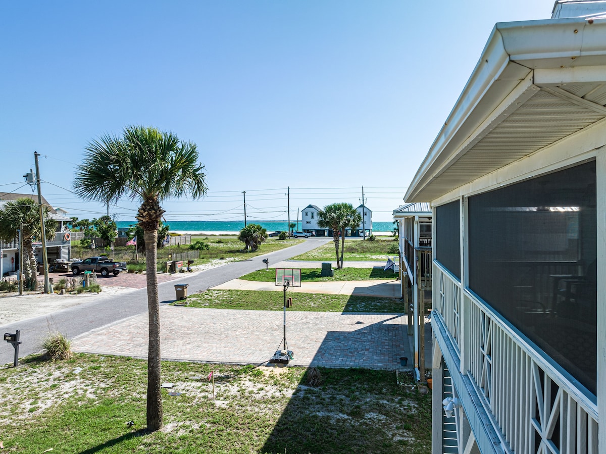 3 KING Bedrooms! Screen porch w Amazing Gulf view!