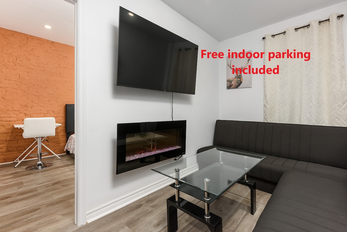 Downtown 1 bedroom  Free parkng Prime Location 203