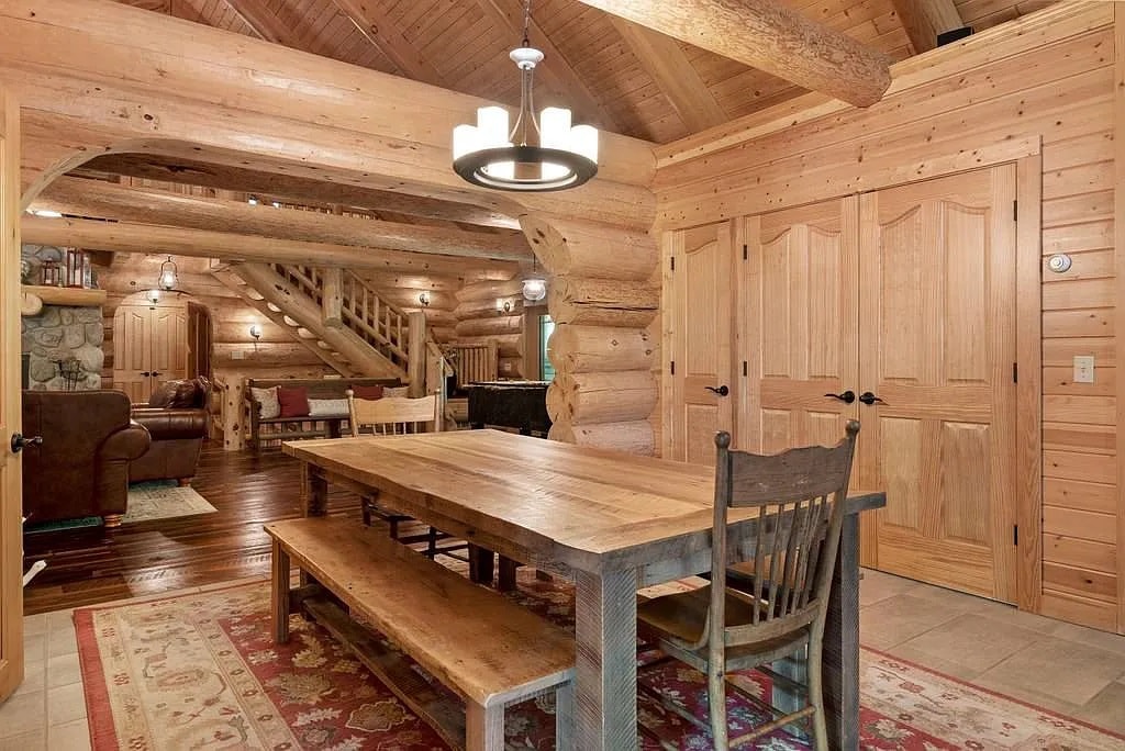 4k sqft Log Chalet, Chef’s Kitchen, no fees, pets!