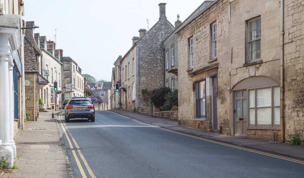 The Perfect Painswick House For A Gathering