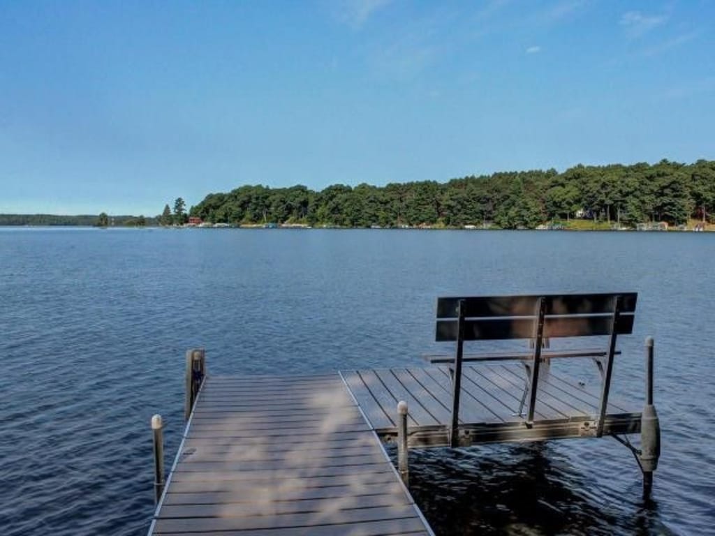 托马霍克湖（ Lake Tomahawk ）的华丽家园！