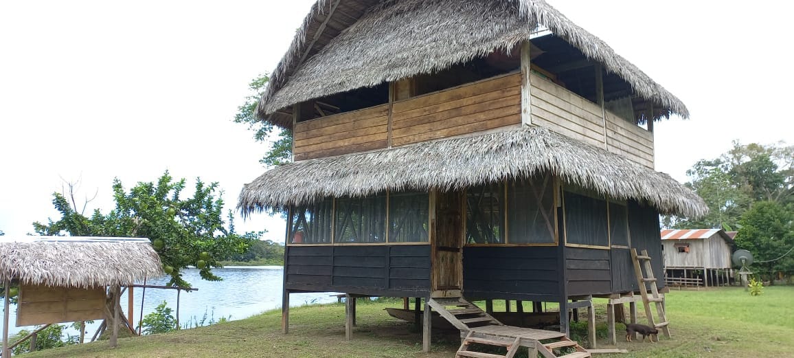Cabaña en el lago Tarapoto.