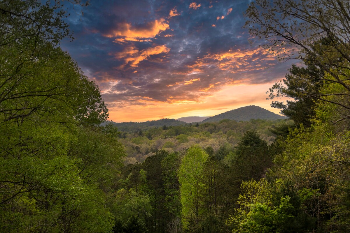 Secluded Blue Ridge Mtn View Retreat|Hot Tub&Games