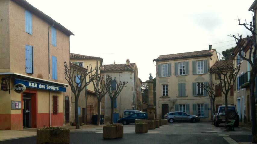 La Bastide-des-Jourdans的民宿