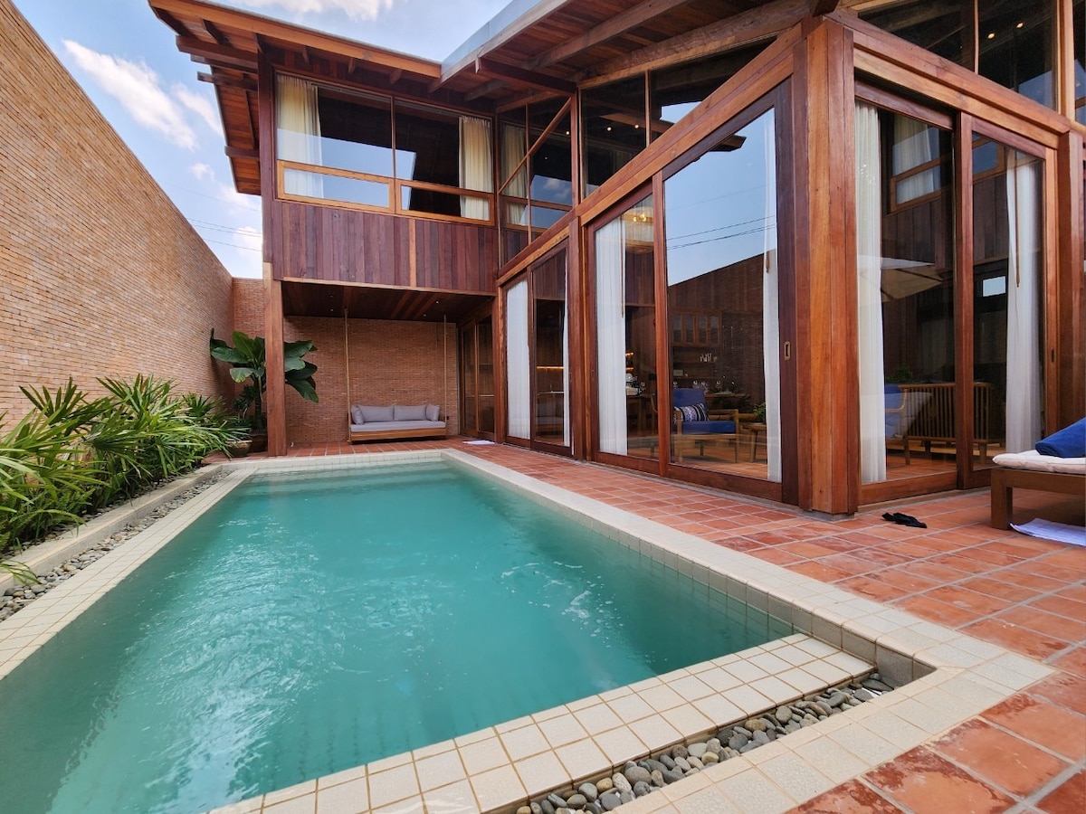 Teak Wood Heritage Pool Villa - The Brick for 3pax