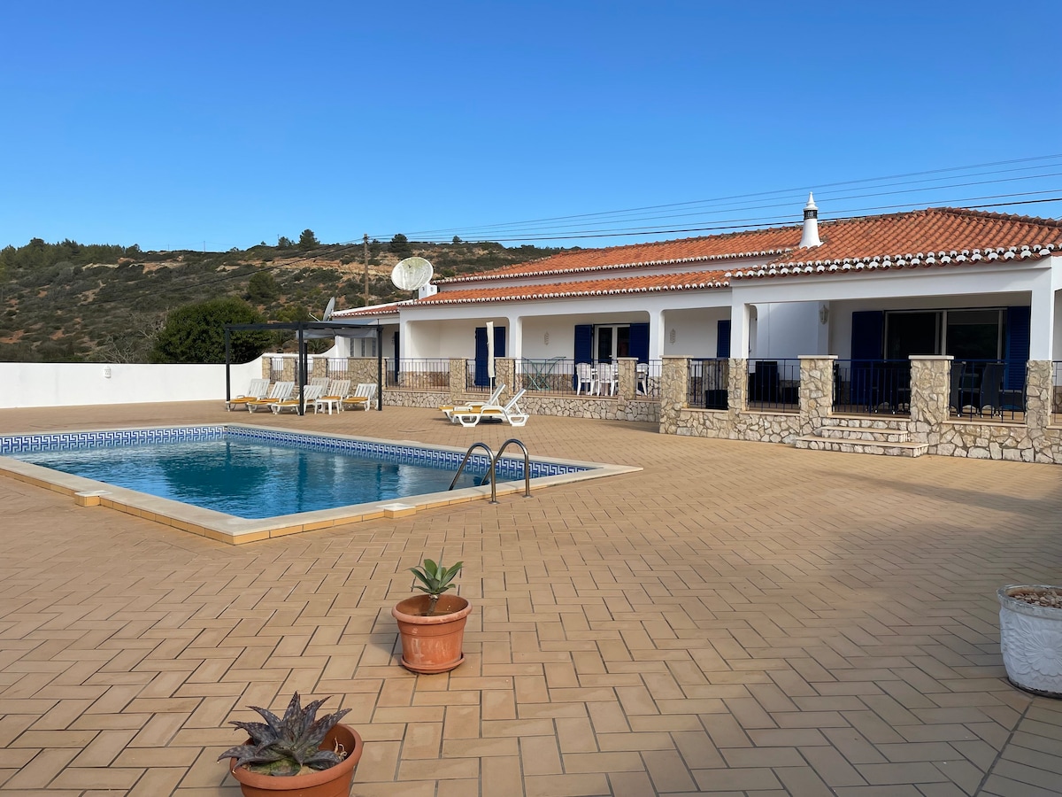 Spacious Family Villa with Private Heated Pool