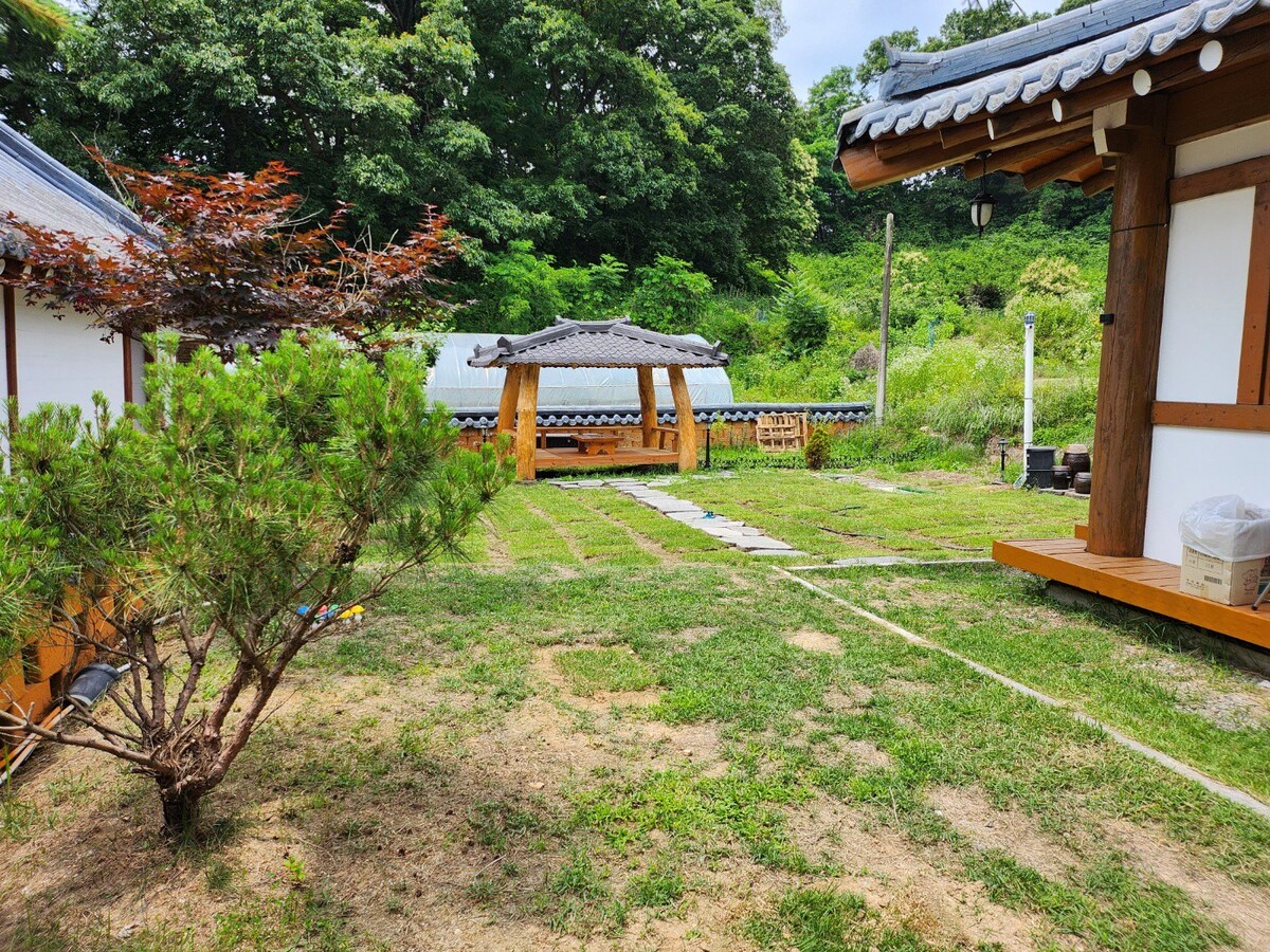 [여주한옥스테이]전통과 현대의 조화, 한옥펜션에서 특별한 휴식을 경험하세요. 수리헌