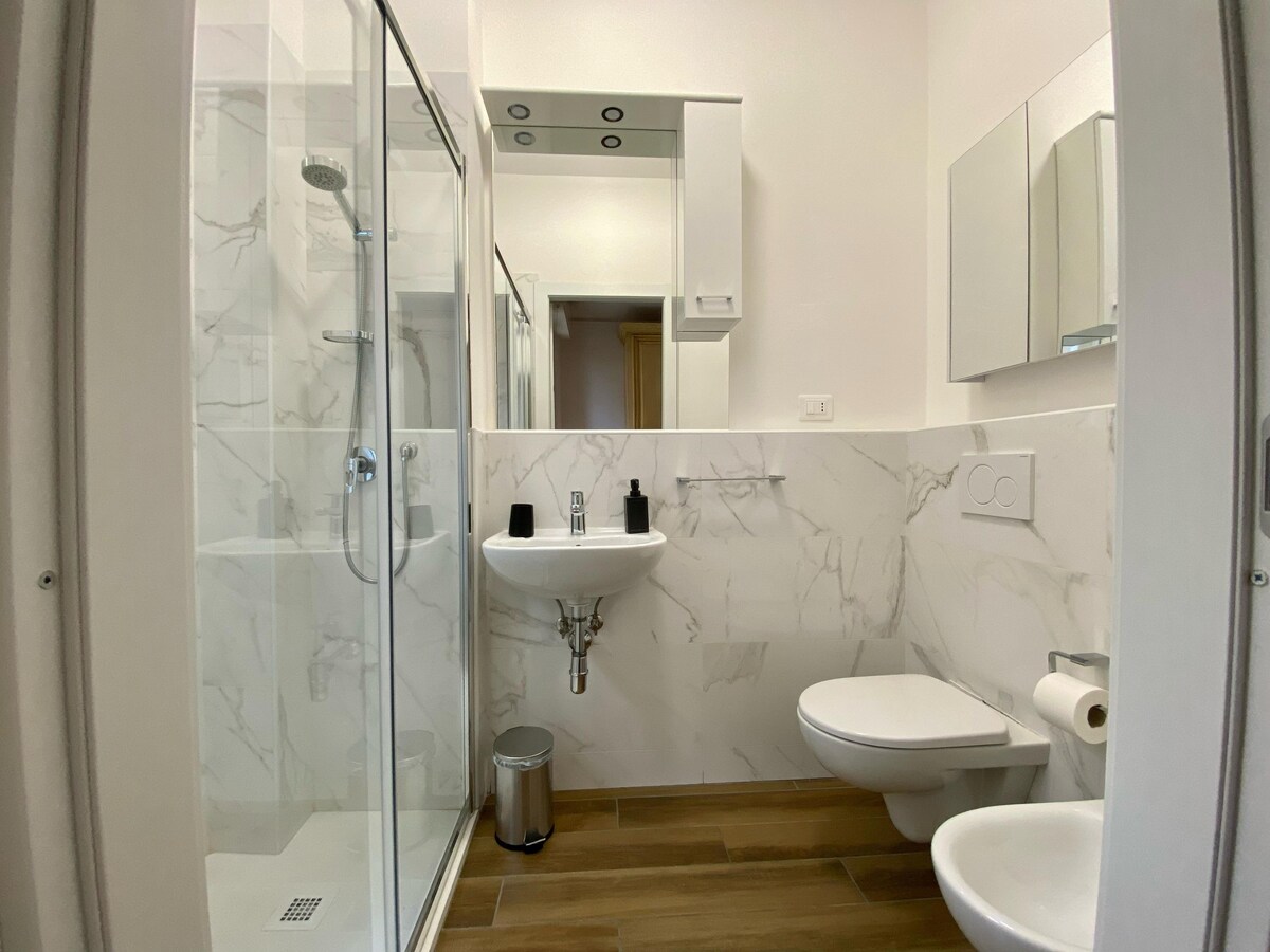 Stanza 20 mq + Bagno privato + Parcheggio privato