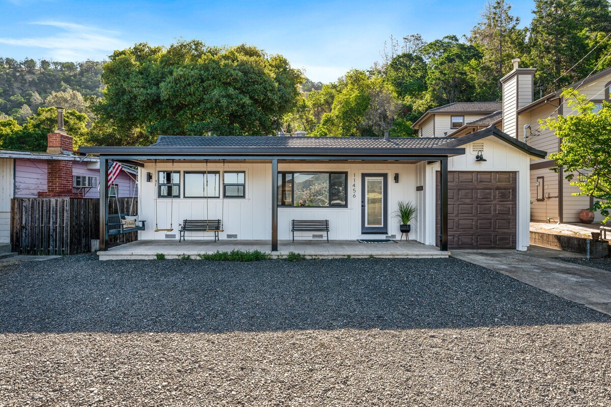 Silverado Beach Lake House *Kayaks Included*