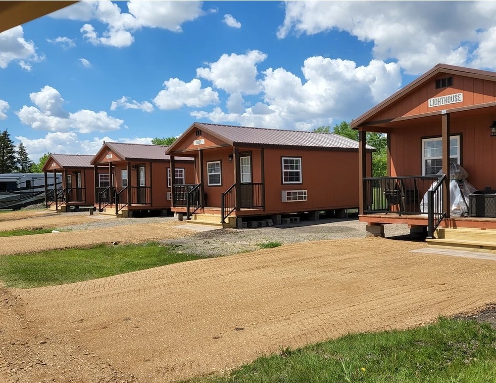 Lighthouse #4-Modern Cabins in Watertown