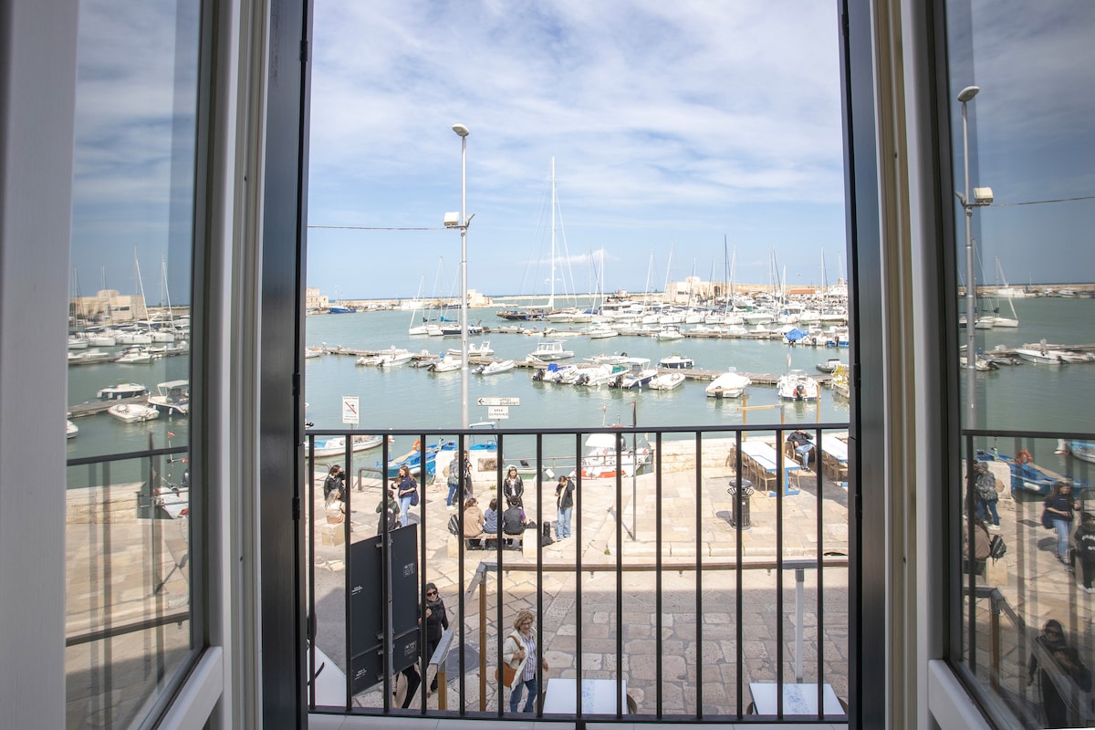 casa di lusso sul porto di trani