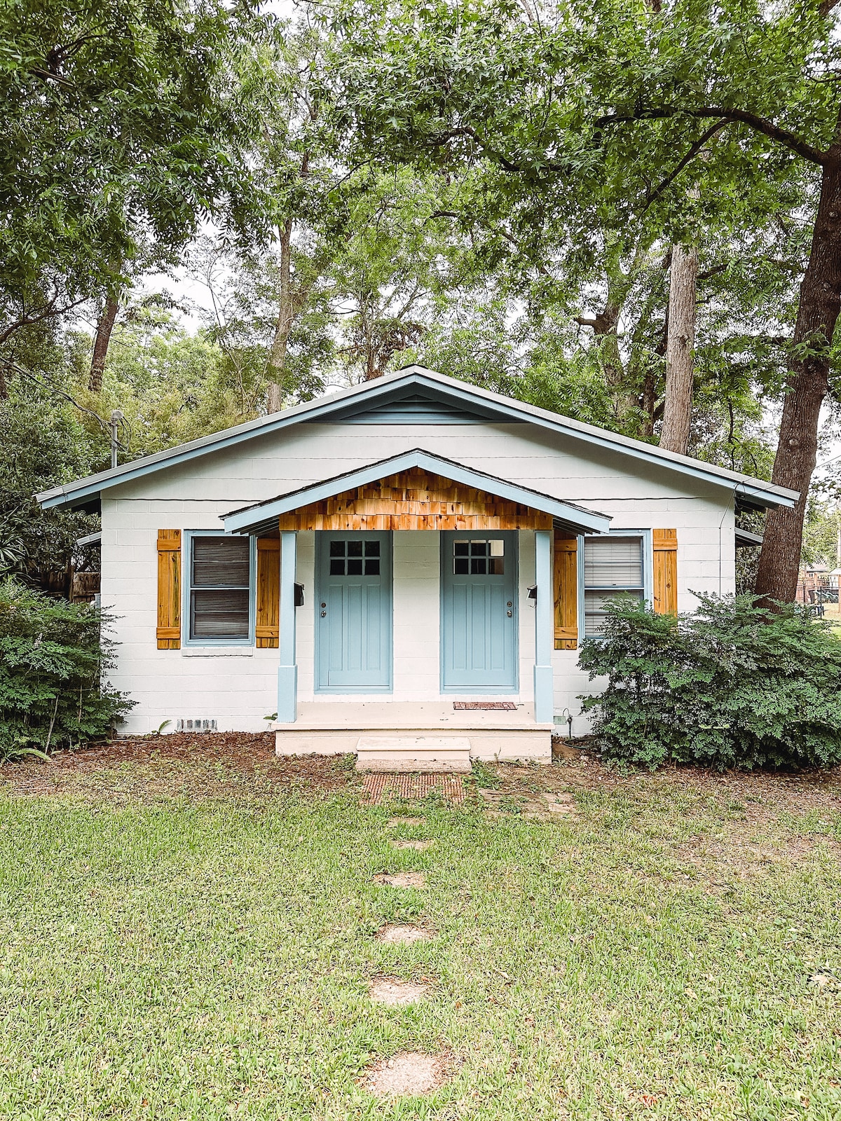 Quaint Cottage Duplex in Midtown