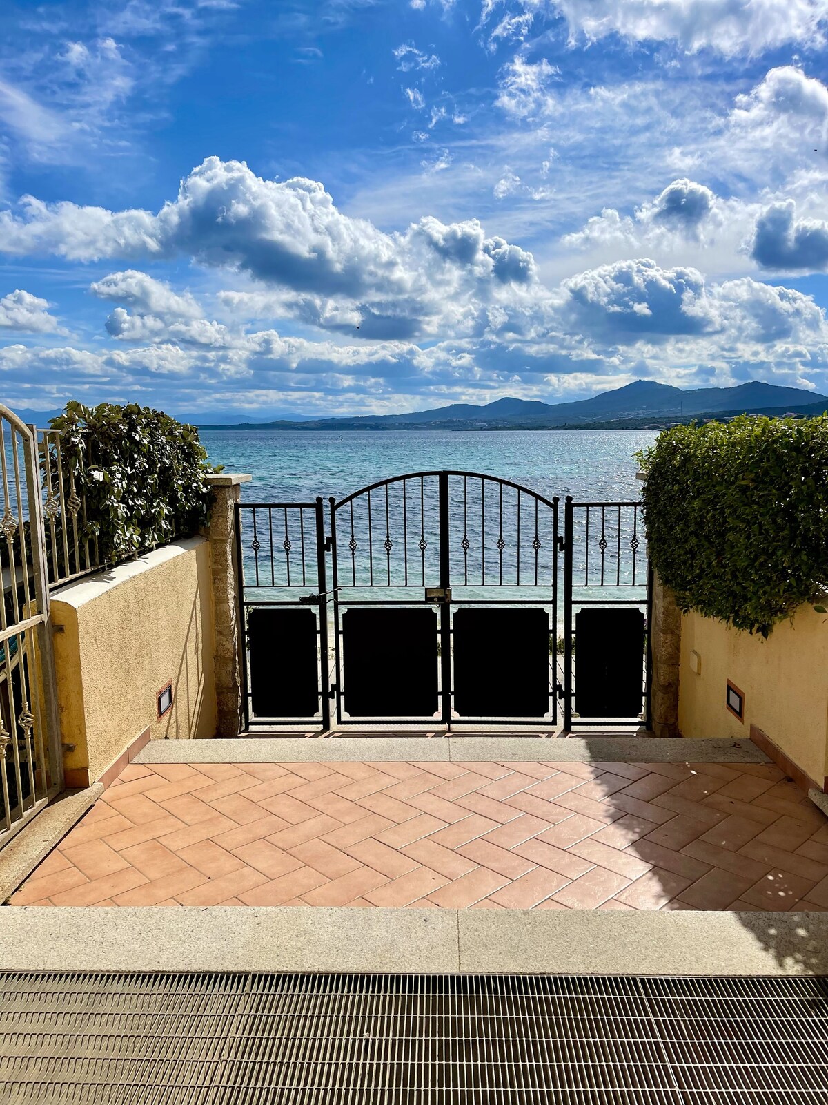 Vista mare e accesso diretto alla spiaggia