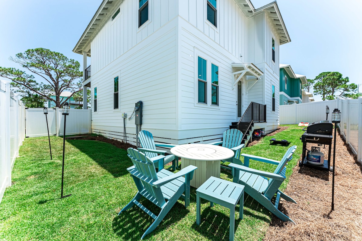 Beachside, water views, firepit, shuffleboard