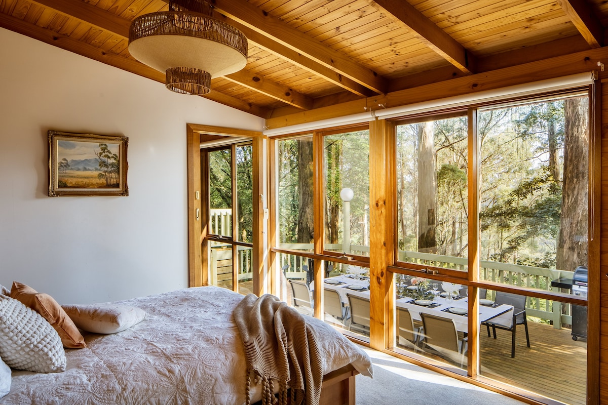 Seednest Treehouse | Forest & Mountain View