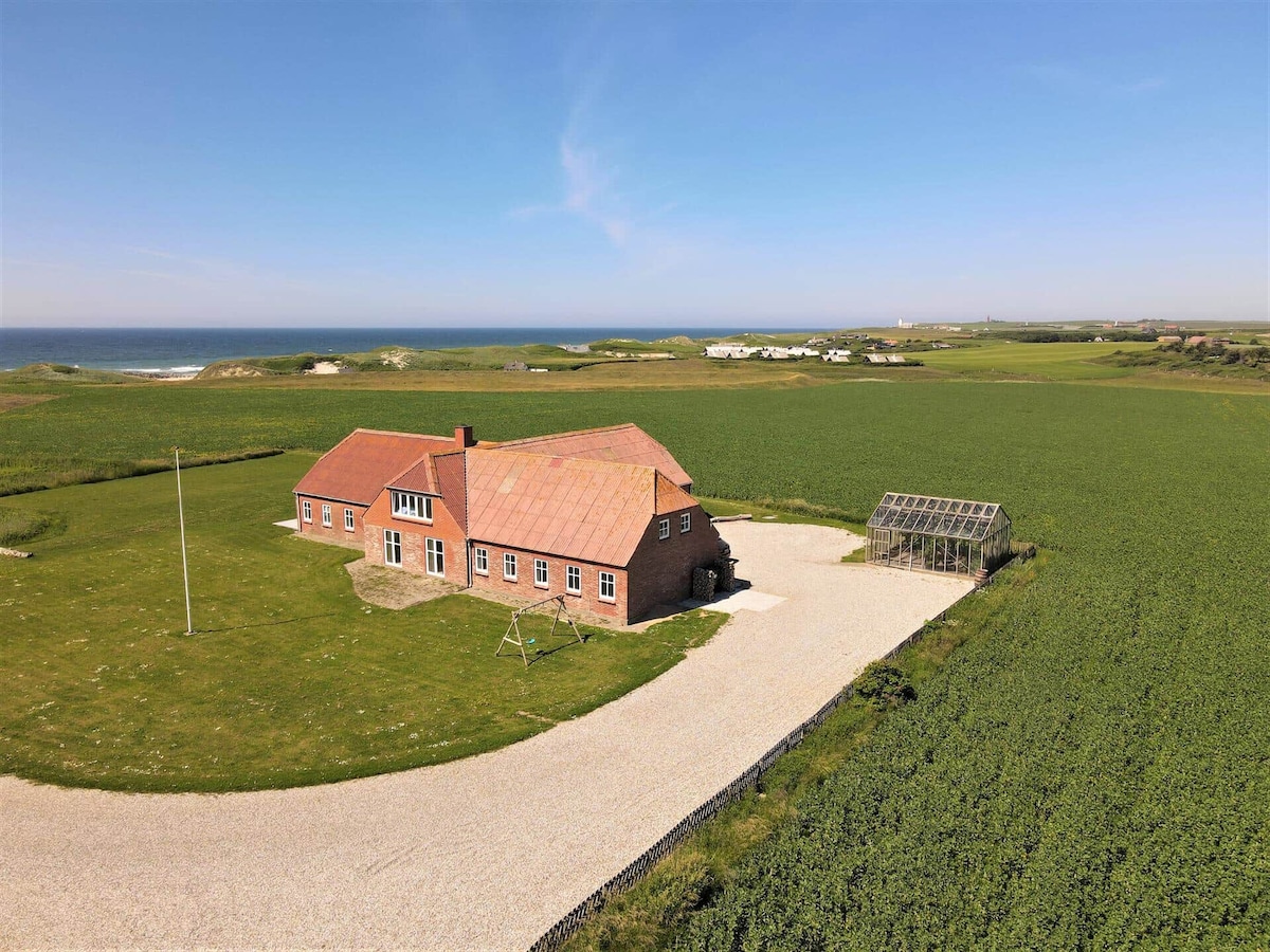 Commanding Seaview 310m2, 6 bedroom holiday home