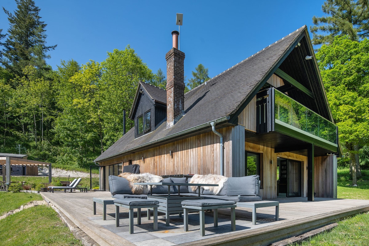 Spacious Woodland Lodge in Dorset