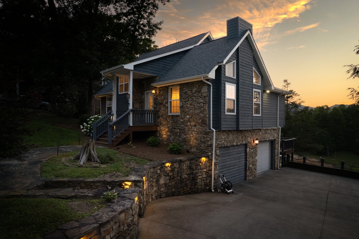 Serene Lakefront Getaway, Hot Tub, Dock w/ Slip