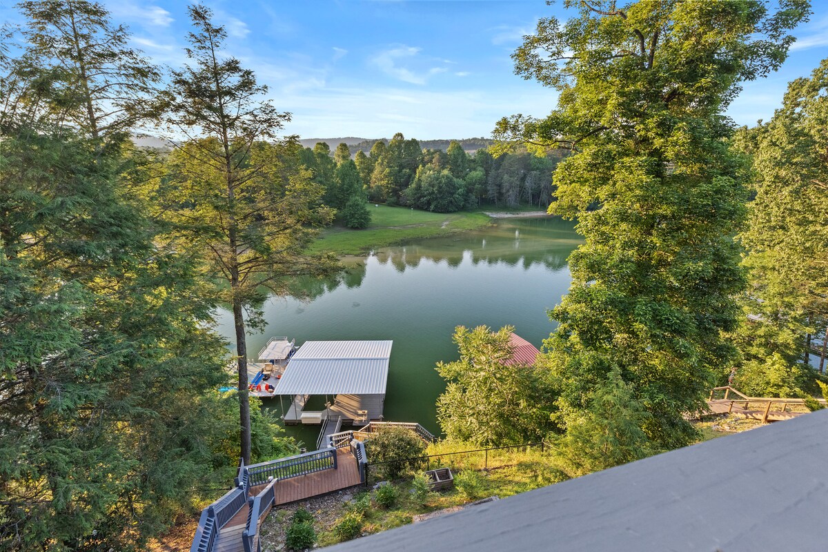 Serene Lakefront Getaway, Hot Tub, Dock w/ Slip