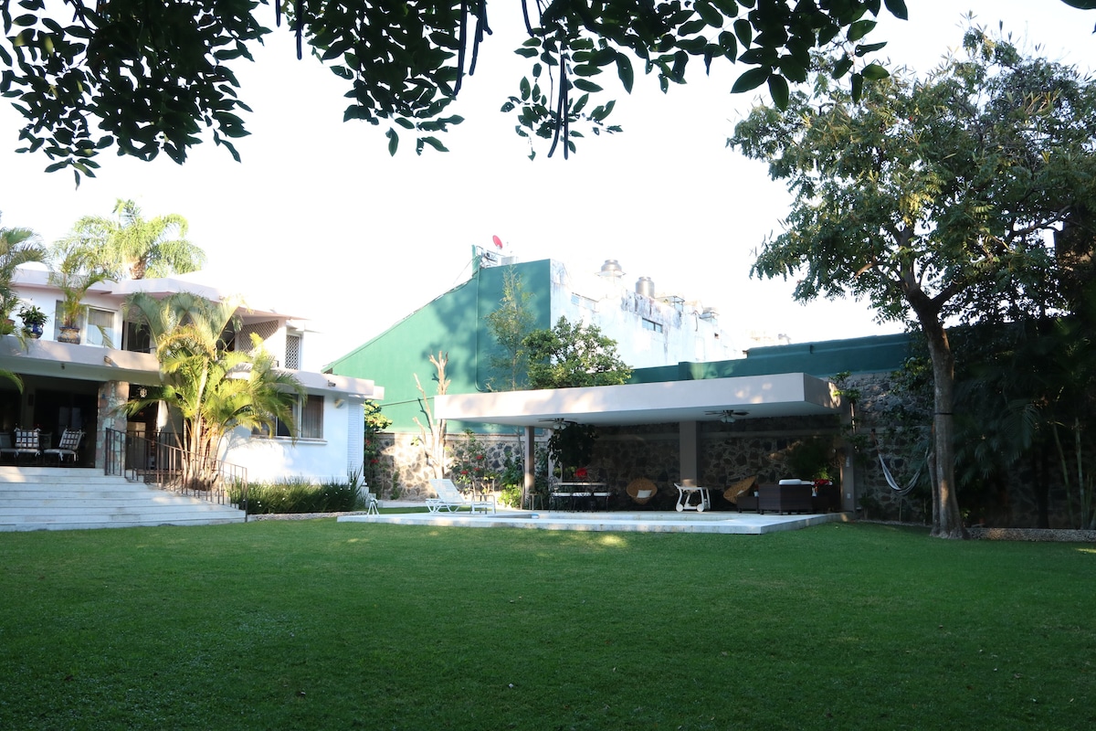 Cuernavaca Oasis:4BR House w/Pool & Private Garden