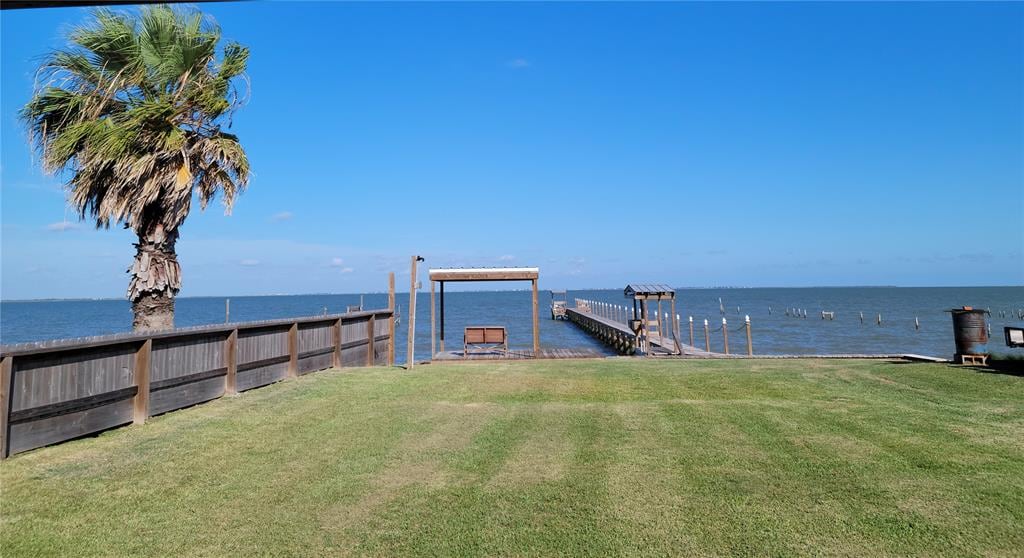 Bayfront House w/Lighted Pier