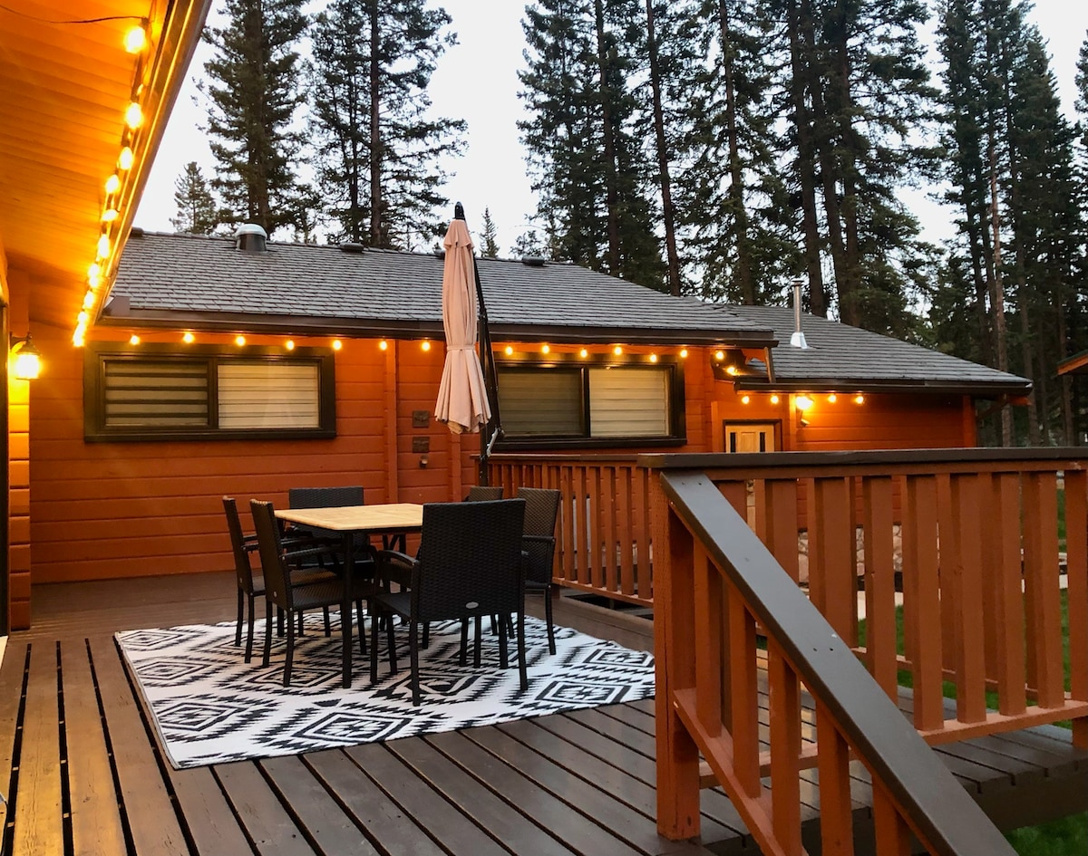 Cozy Bright Cabin w/ sauna/gym for Mountain Escape
