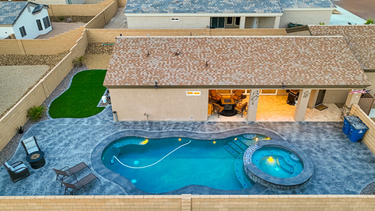 Newly Built Home with Pool, Spa, & Firepit