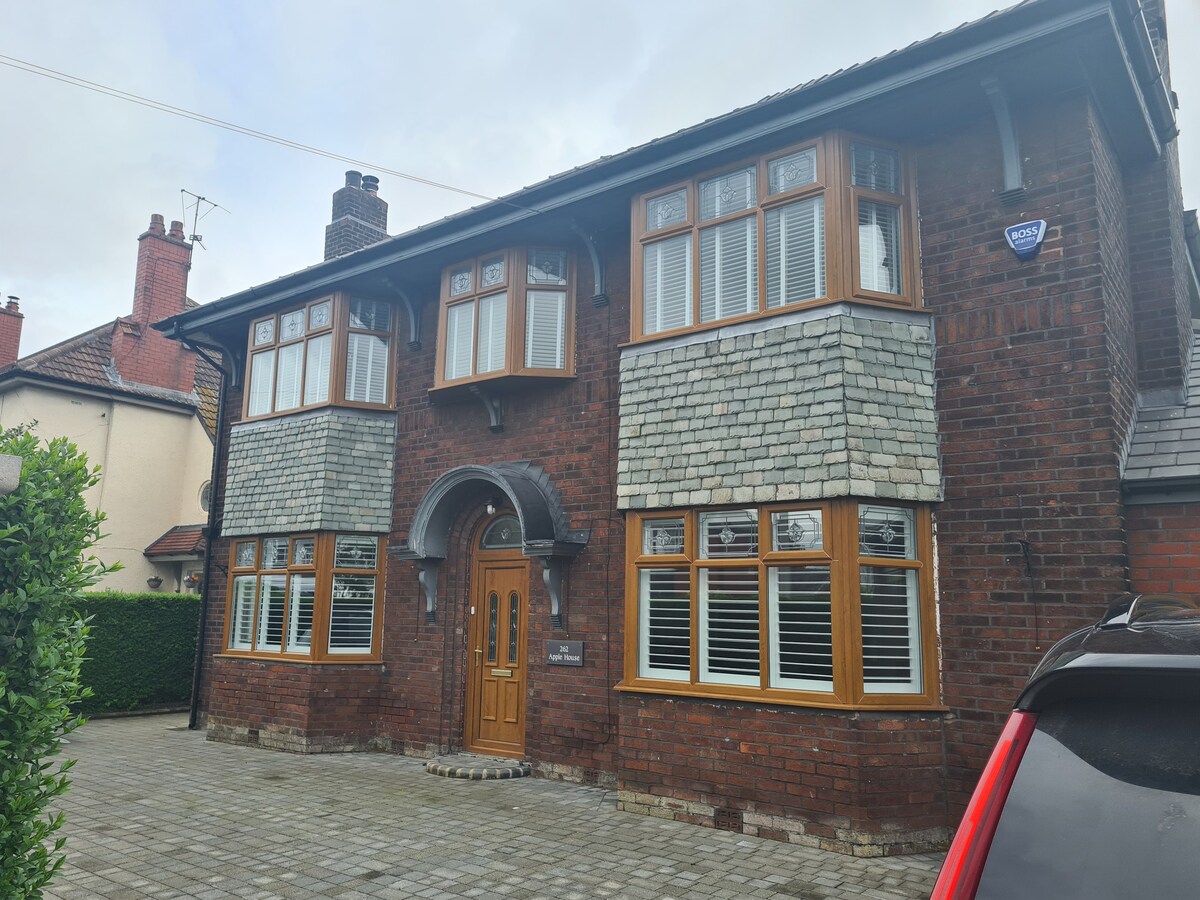 Large home in Cheshire, perfect for larger groups.