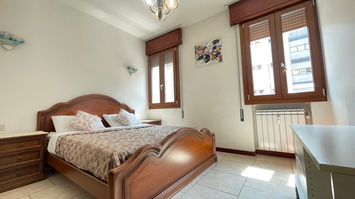 强烈推荐威尼斯lovenicebnb华人旅馆room with bathroom in venice