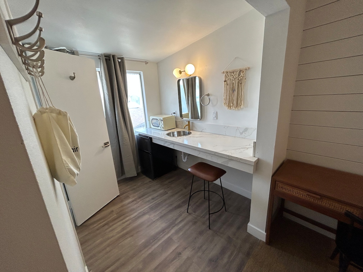 Remodeled Hotel Room—New Queen or King Bed-#1