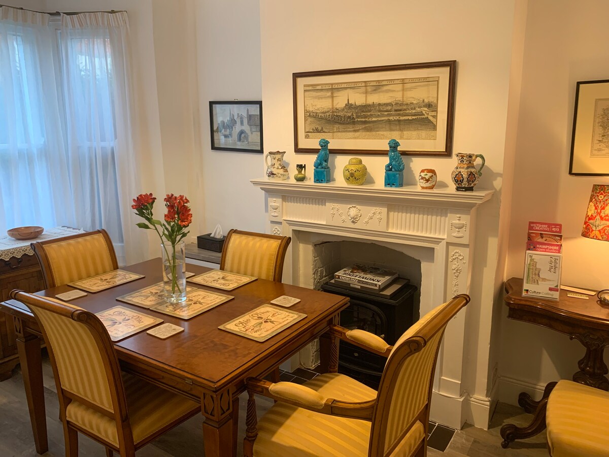 Queens Cottage Salisbury ~ for a memorable stay