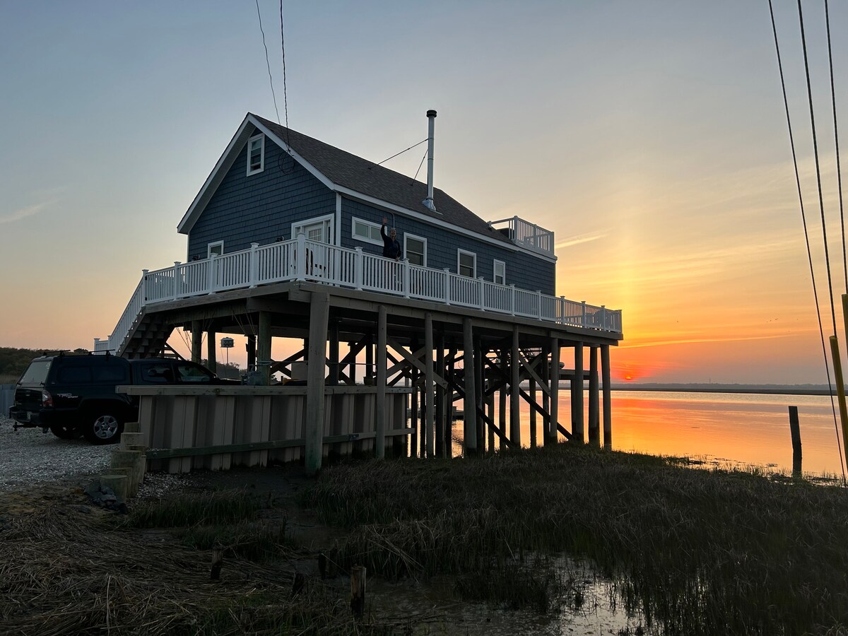 A Coastal Cottage w/ Bayfront & Ocean Views