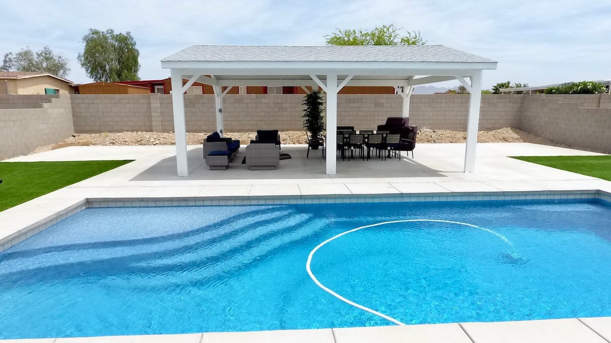 Beautiful New Modern Home W/Pool Jacuzzi, Firepit