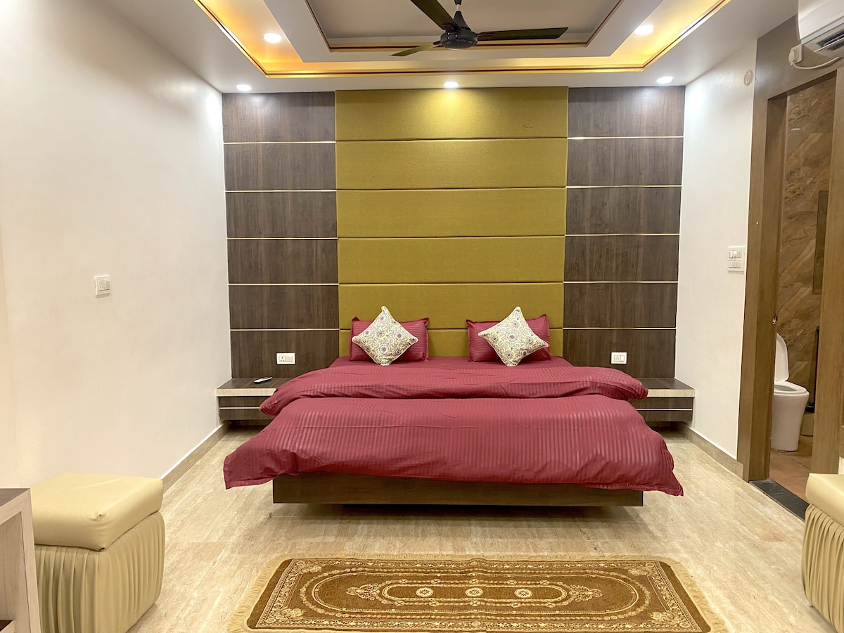 Luxury 4-bedroom villa on Ganges