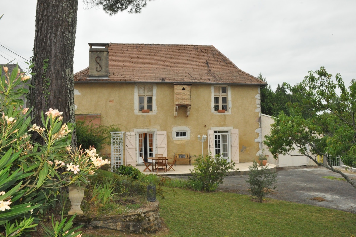 Deux maisons individuelles d'antan