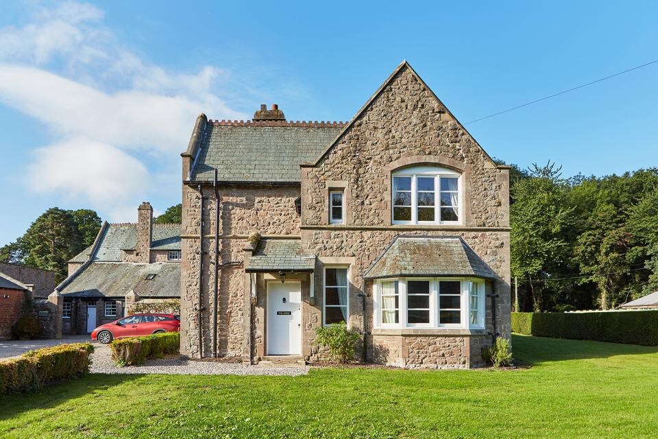 Luxury cottage with pool (summer) - The Lodge