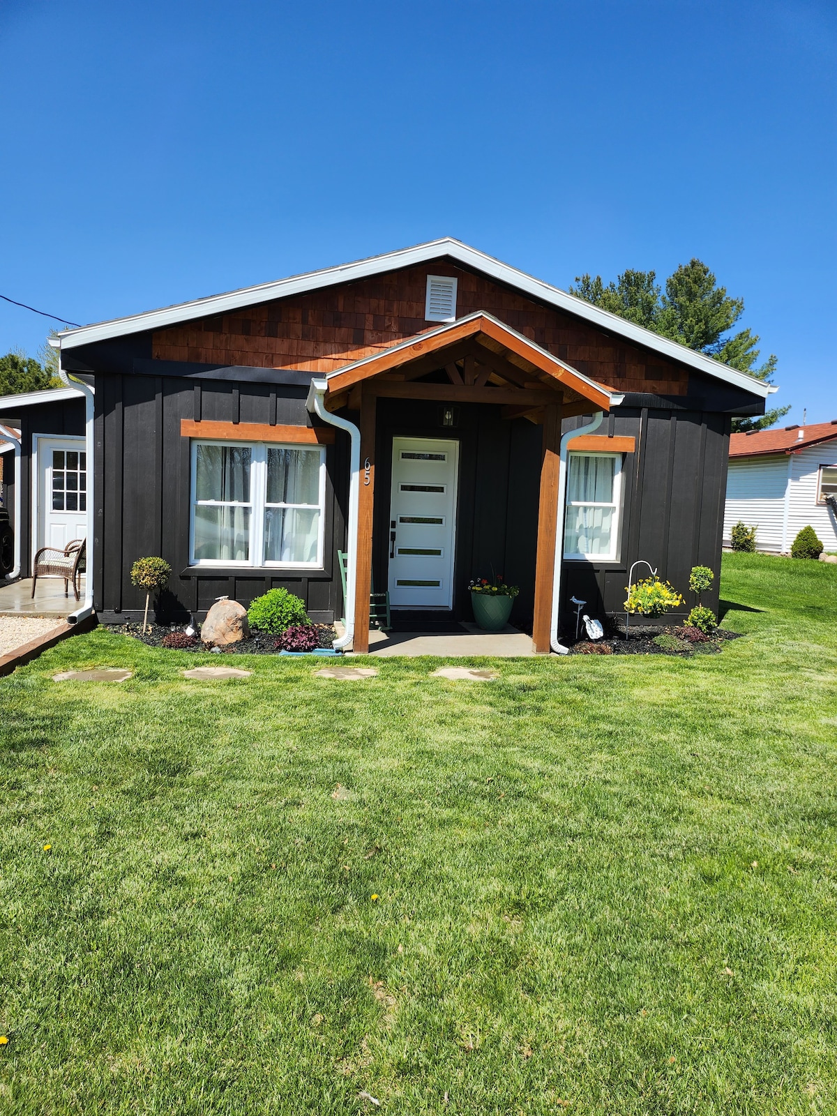 Cozy Cute Bungalow