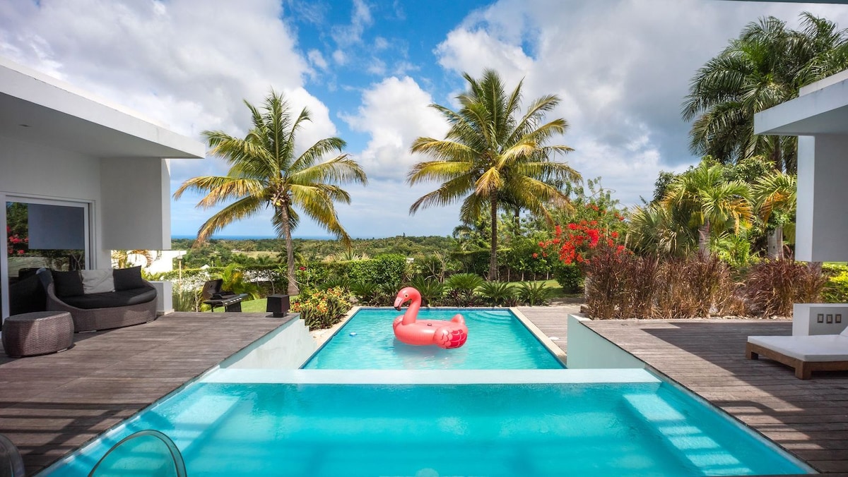 Caribbean-style with 2-level pool & large garden