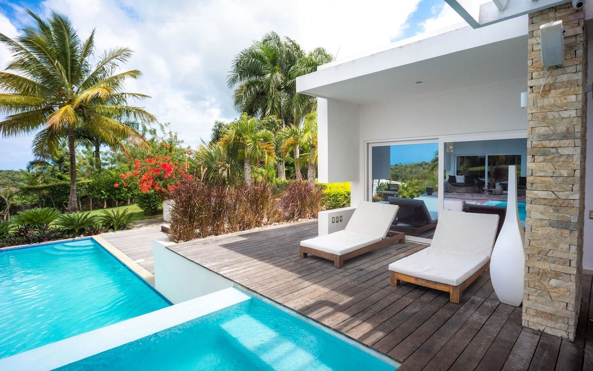 Caribbean-style with 2-level pool & large garden