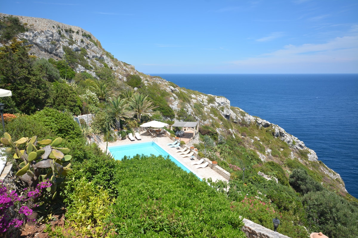 Villa with pool and panoramic sea views