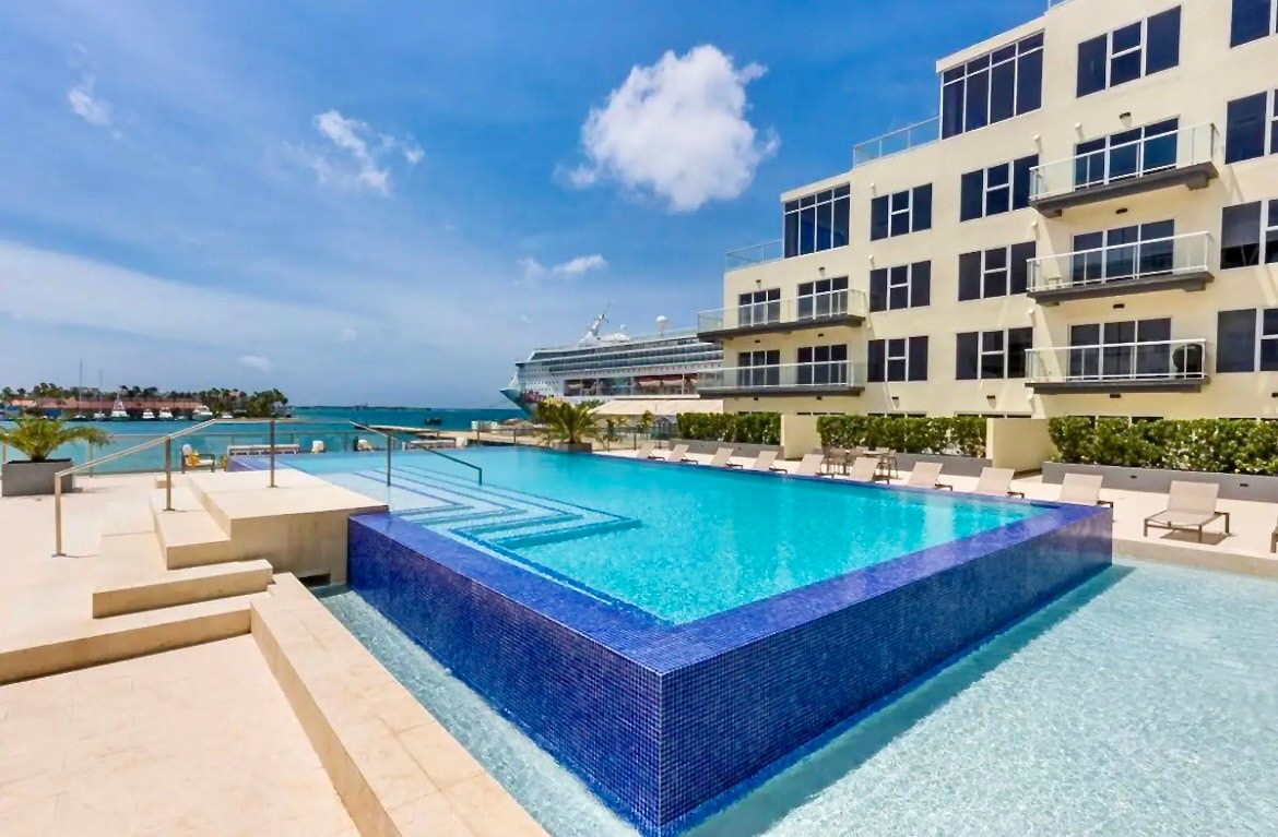 *NEW* Modern Ocean Breeze King Suite Infinity Pool