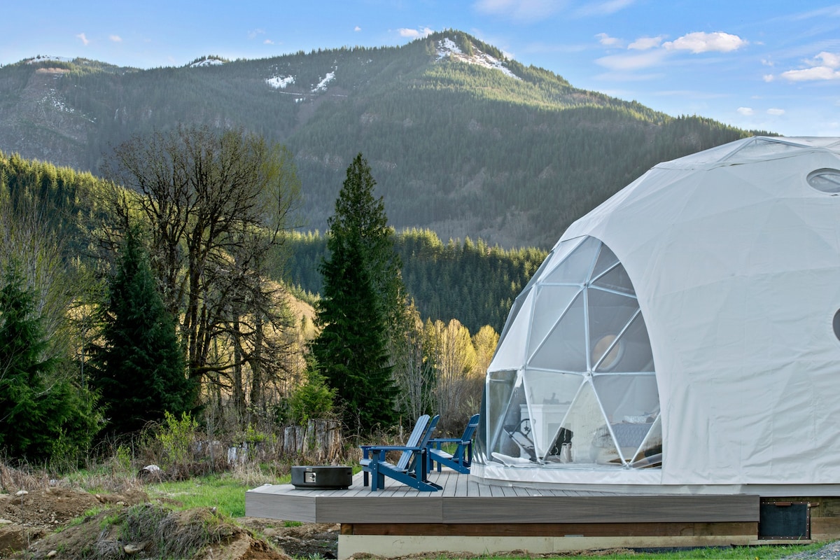 Stargazer Dome at Mt. Rainier. Views+ Games+Glamp