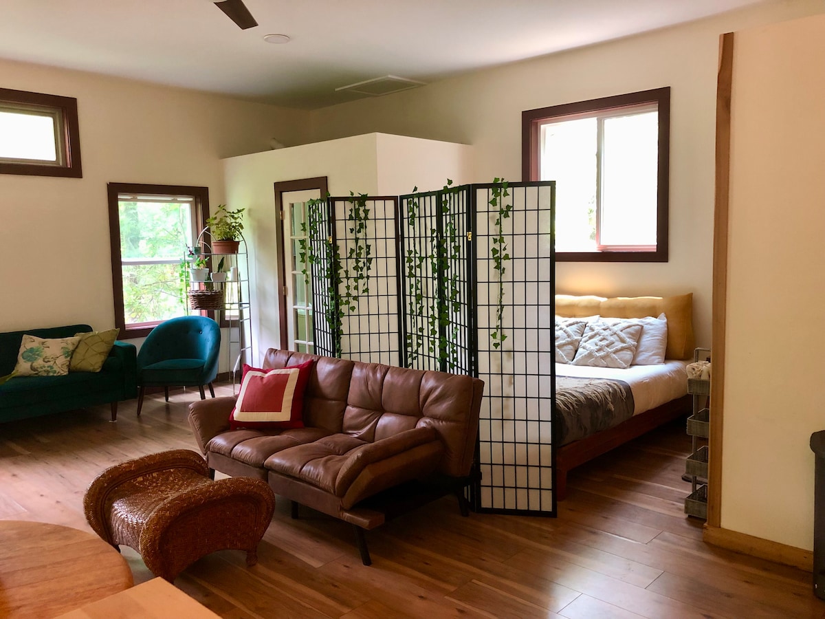 Rising House with Private Cedar Sauna