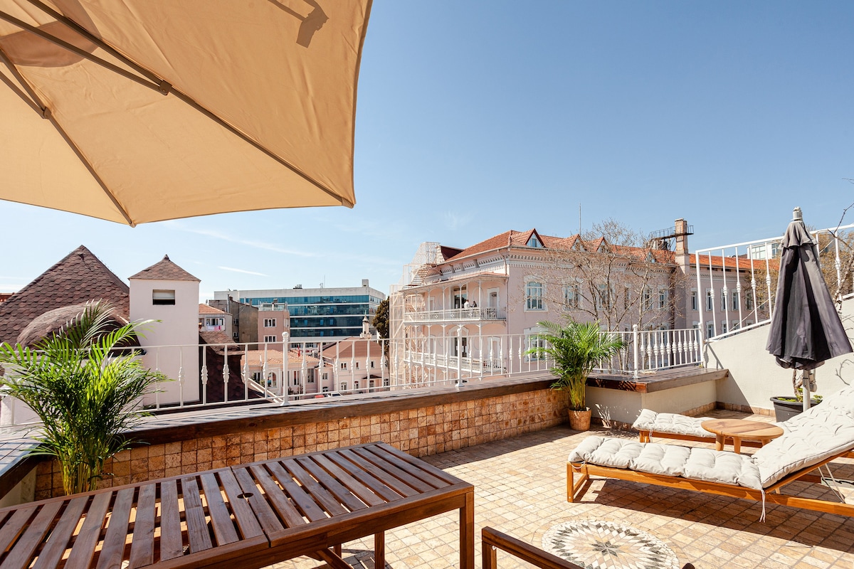 Roof top, close to Taksim; with private terrace