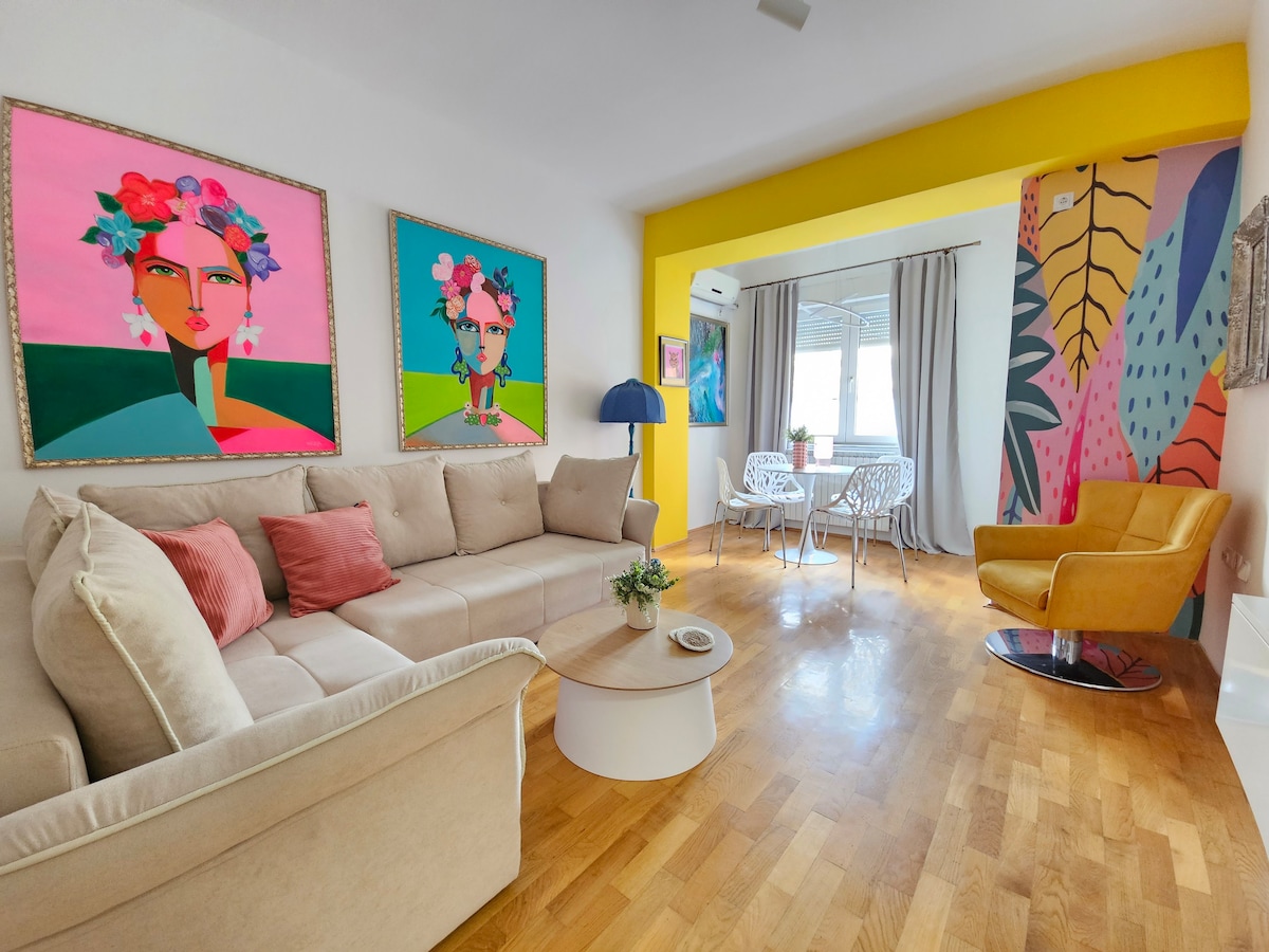 The Charming Art Condo in the city center